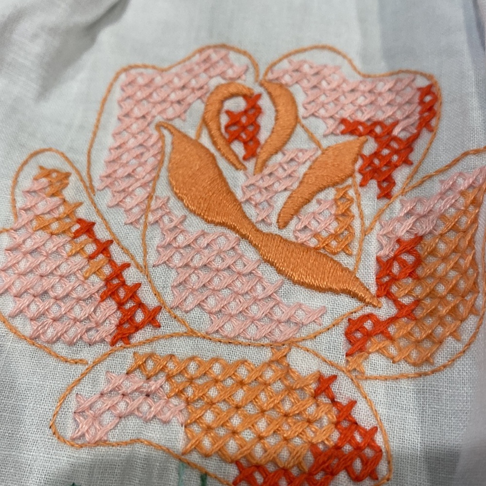 Vintage White Cotton Embroidered Half Apron! - Picture 8 of 8